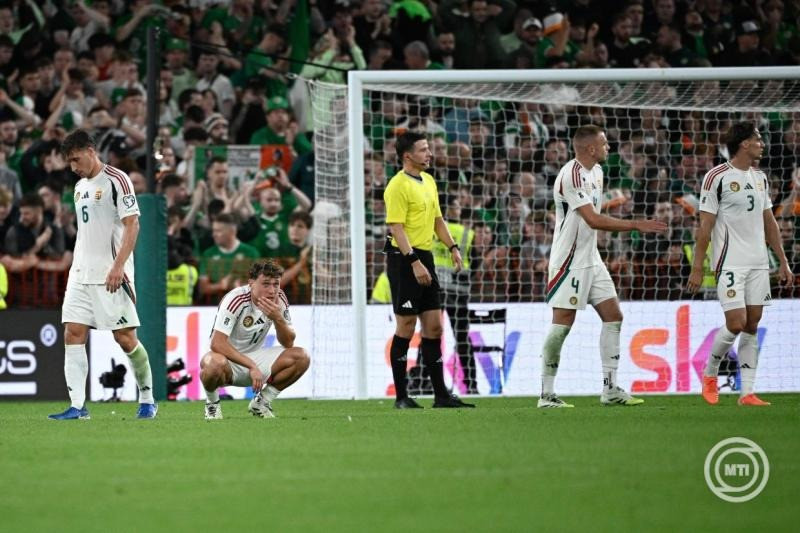 A magyar csapat tagjai az Írország-Magyarország labdarúgó világbajnoki selejtező mérkőzés után a dublini Aviva Stadionban 2025. szeptember 6-án. A találkozó 2-2-es döntetlennel zárult. MTI/Bodnár Boglárka