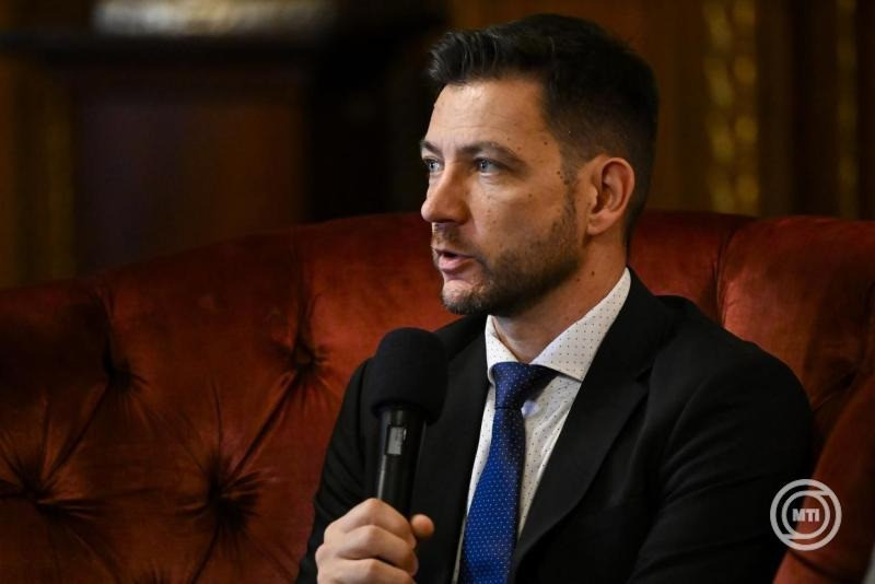 Papp Dániel, az MTVA vezérigazgatója a Nemzeti Sport Gála beharangozó sajtótájékoztatóján a Magyar Állami Operaházban 2025. szeptember 17-én. Január 12-én rendezik meg az Év sportolója díjátadó ünnepséget, amelynek új elnevezése Nemzeti Sport Gála, s amelyre ezúttal is a Magyar Állami Operaházban kerül sor. MTI/Hegedüs Róbert