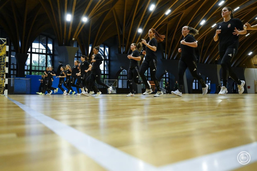 A női kézilabda-válogatott sajtónyilvános edzése a felcsúti Pancho Arénában 2025. szeptember 16-án. A magyar csapat legközelebb Svédország ellen a JYSK Kupán mérkőzik meg Tatabányán szeptember 18-án. MTI/Hegedüs Róbert