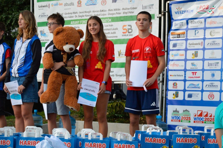 Az U16-os kategória dobogósai - Fotó: VHS