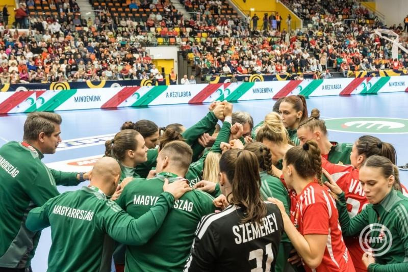 A magyar válogatott a női kézilabda Eurokupa csoportkörében játszott Magyarország - Törökország mérkőzés előtt a nagykanizsai Kanizsa Arénában 2025. október 16-án. MTI/Katona Tibor