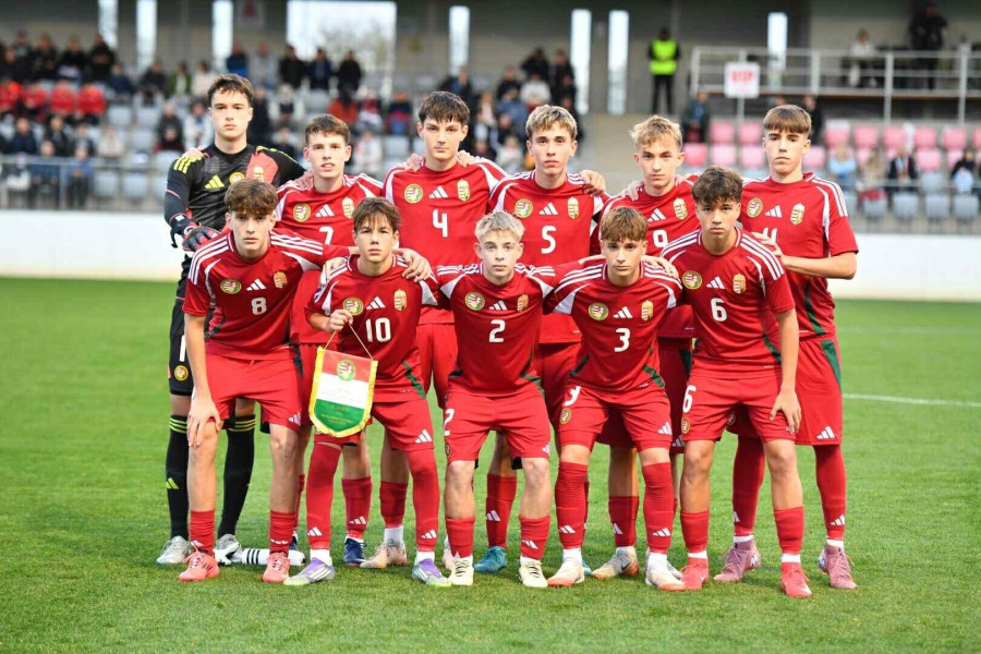 Jáger Bence a kettes számú mezben - fotó: MLSZ