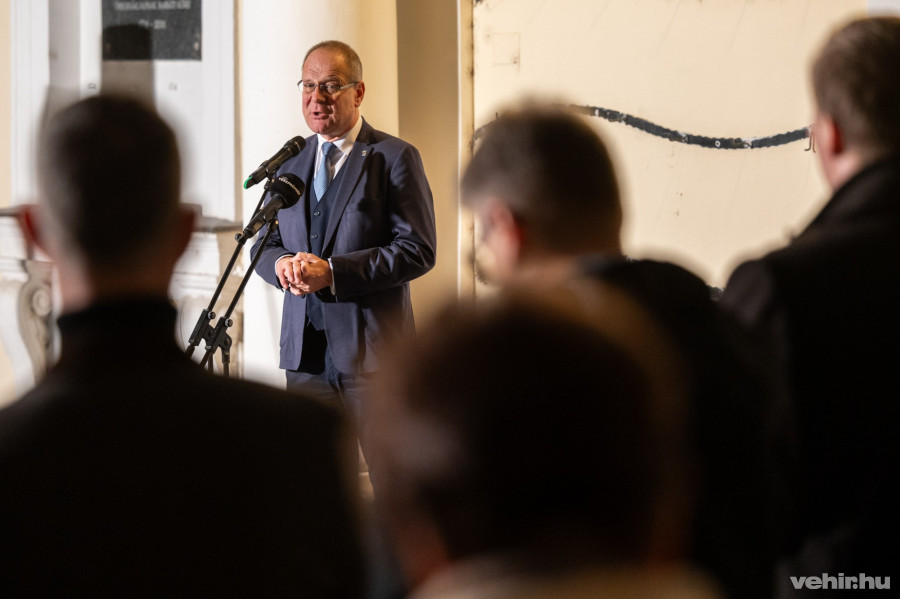 dr. Navracsics Tibor