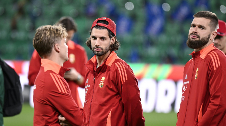 Szoboszlai Domin ik (k) és Szappanos Péter kapus (j) a magyar labdarúgó-válogatott stadionbejárásán az Estádio José Alvalade stadionban, Lisszabonban 2025. október 13-án. Portugália és Magyarország világbajnoki selejtezõmérkõzést játszi egymással október 14-én. MTI/Szigetváry Zsolt