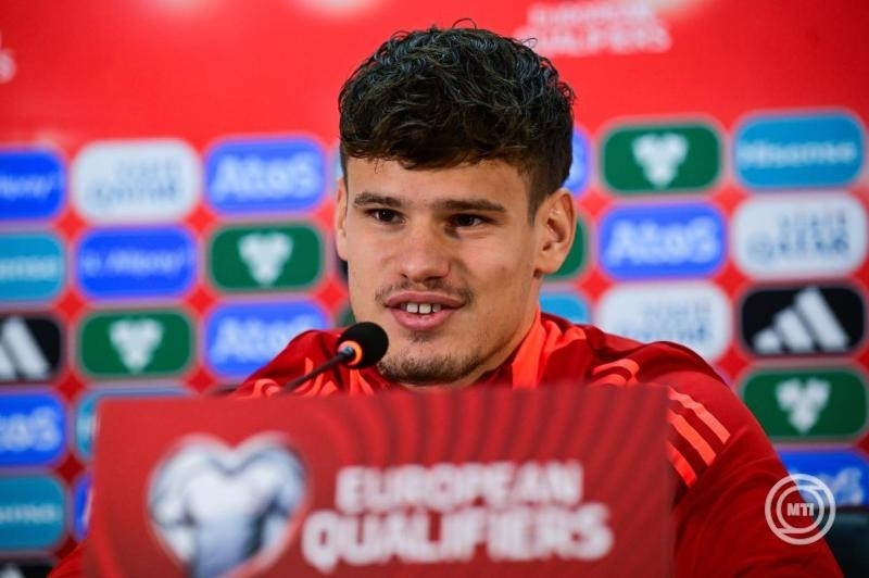 Kerkez Milos a magyar labdarúgó-válogatott sajtótájékoztatóján a Vazgen Szargszján Köztársasági Stadionban, Jerevánban 2025. november 12-én. Magyarország és Örményország világbajnoki selejtezőmérkőzést játszik egymással november 13-án. MTI/Czeglédi Zsolt