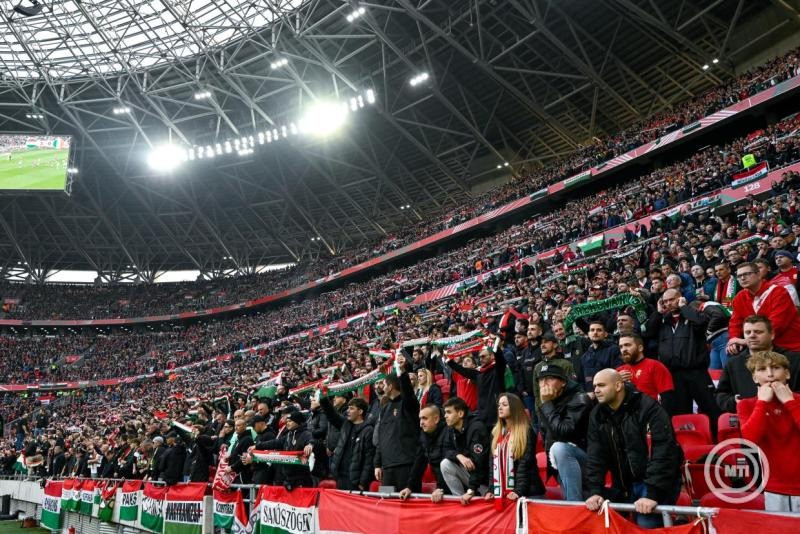 Magyar szurkolók a Magyarország - Írország labdarúgó világbajnoki selejtező mérkőzés előtt a Puskás Arénában 2025. november 16-án. MTI/Hegedüs Róbert