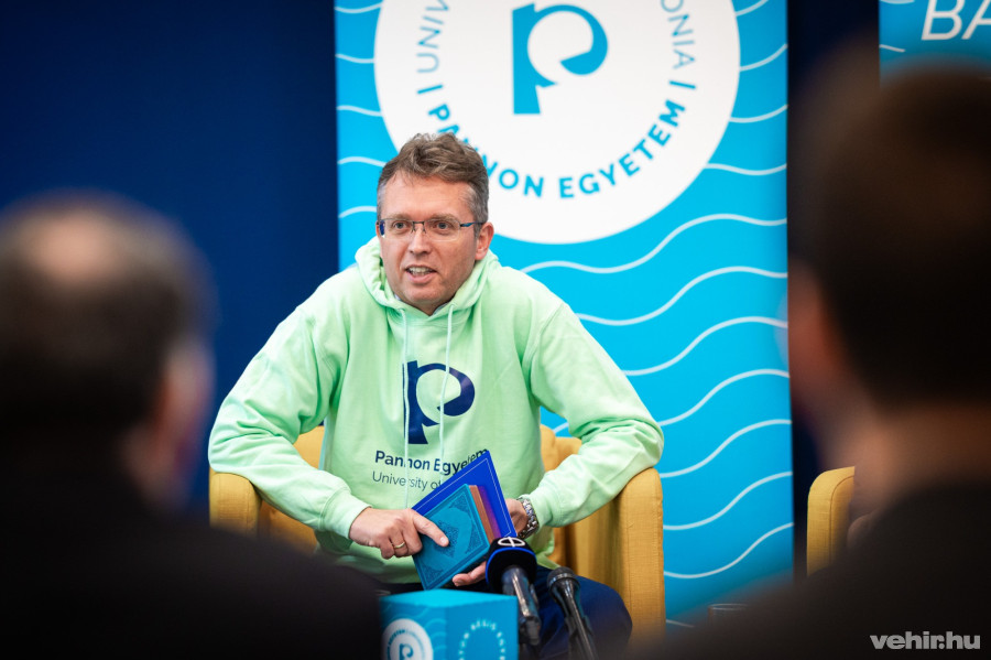 Dr. Hankó Balázs kulturális és innovációs miniszter