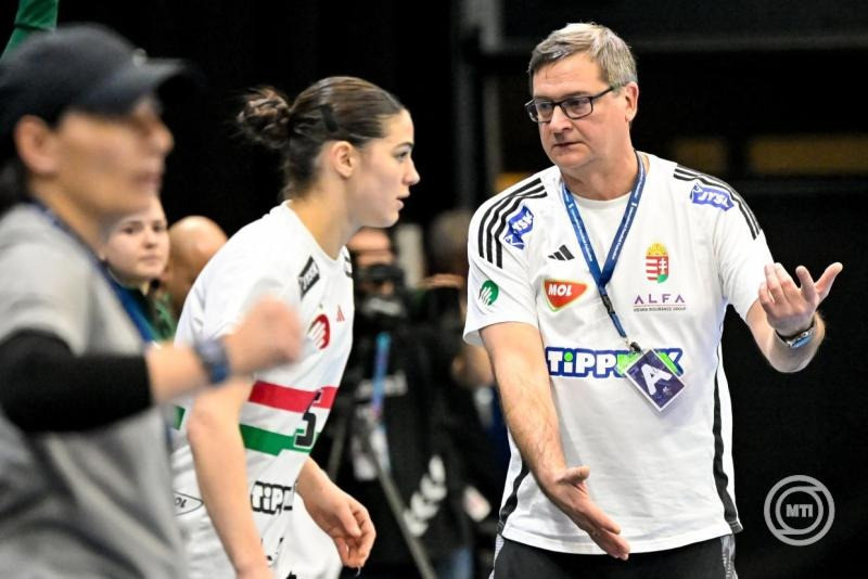 ’s-Hertogenbosch, 2025. november 29. Golovin Vlagyimir szövetségi kapitány a holland-német közös rendezésű női kézilabda-világbajnokság B csoportjának 2. fordulójában játszott Irán - Magyarország mérkőzésen a hollandiai 's-Hertogenboschban 2025. november 29-én. MTI/Szigetváry Zsolt