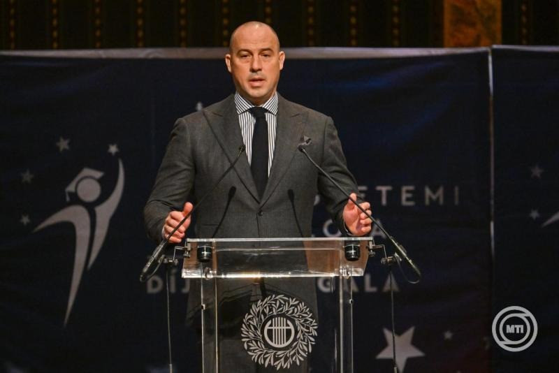 Schmidt Ádám sportért felelős államtitkár beszédet mond a Magyar Egyetemi-Főiskolai Sportszövetség (MEFS) az Év Egyetemi Sportolója díjátadó gáláján a budapesti Zeneakadémián 2025. december 1-jén. MTI/Illyés Tibor