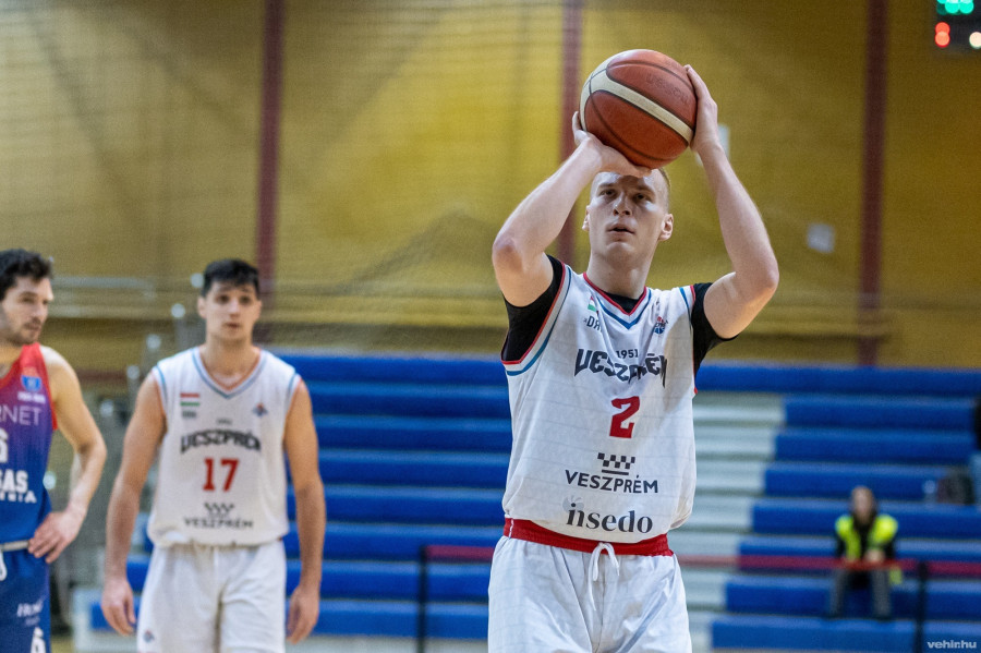 Alulmaradt Fóton a Veszprém (archív fotó)