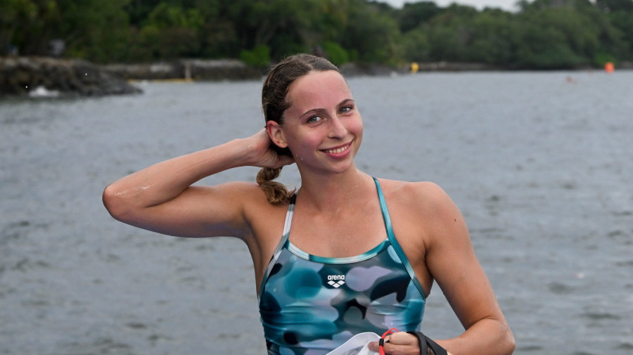 Fábián Bettina a nyíltvízi úszócsapat edzésén a szingapúri vizes világbajnokságon a Sentosa szigeten 2025. július 13-án. A nyíltvízi úszók július 15-én kezdik meg a versenyt.MTI/Koszticsák Szilárd