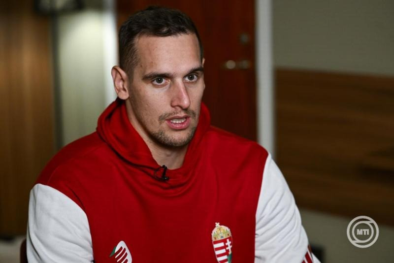 Ligetvári Patrik játékos interjút ad a csapat szállásán Kristianstadban, a dán-norvég-svéd közös rendezésű férfi kézilabda-Európa-bajnokság csoporkörében játszott Olaszország - Magyarország mérkőzés előtti napon, 2026. január 17-én. MTI/Hegedüs Róbert
