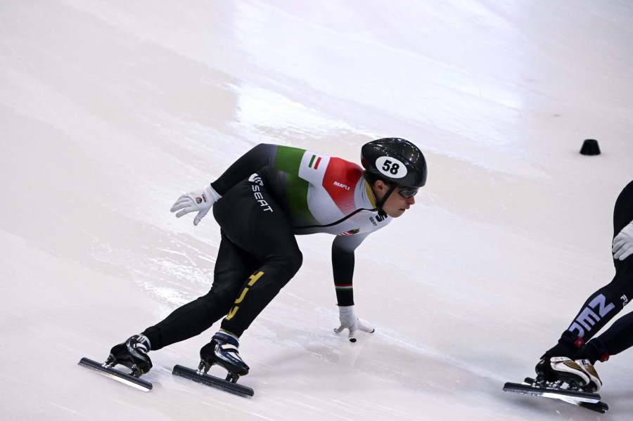 ászapáti Péter a férfi 1000 méteres versenyszám negyeddöntõjében a rövidpályás gyorskorcsolya Európa-bajnokságon a drezdai Joynext Arénában 2025. január 19-én. MTI/Koszticsák Szilárd