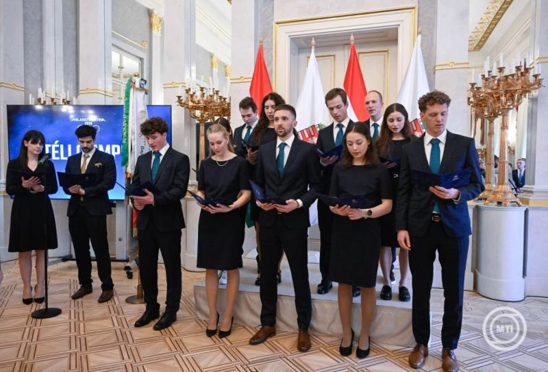 Leteszik esküjüket a február 6-án kezdődő milánói-cortinai téli olimpiára utazó magyar csapat tagjai a Sándor-palotában 2026. január 24-én. MTI/Bruzák Noémi