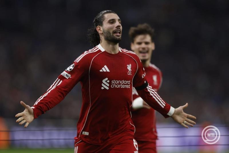 Szoboszlai Dominik, a Liverpool játékosa ünnepel, miután berúgta a nyitógólt a labdarúgó Bajnokok Ligája alapszakaszának 7. fordulójában játszott Olympique Marseille-Liverpool F. C. mérkőzésen Marseille-ban 2026. január 21-én. MTI/EPA/Guillaume Horcajuelo