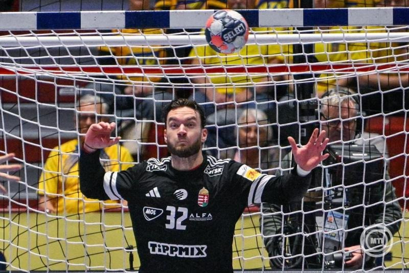 Palasics Kristóf a dán-norvég-svéd közös rendezésű férfi kézilabda-Európa-bajnokság középdöntőjének 3. fordulójában, a II. csoportban játszott Svédország - Magyarország mérkőzésen a svédországi Malmö Arénában 2026. január 27-én. MTI/Hegedüs Róbert