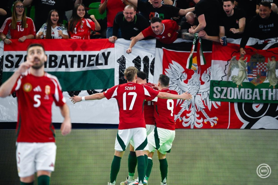 A magyar csapat gólöröme a férfi futsal Európa-bajnokság D csoportjának első fordulójában játszott Magyarország - Lengyelország mérkőzésen a ljubljanai Stozice Arenában 2026. január 24-én. A magyar válogatott első mérkőzésén 4-2-re legyőzte Lengyelországot. MTI/Bodnár Boglárka