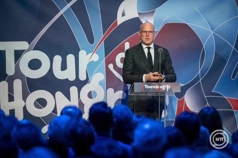 Schmidt Gábor, a Honvédelmi Minisztérium sportigazgatási és fejlesztési ügyekért felelős helyettes államtitkára a Tour de Hongrie országúti körverseny útvonalbemutató gáláján a Budapest Music Centerben 2026. február 3-án. MTI/Balogh Zoltán