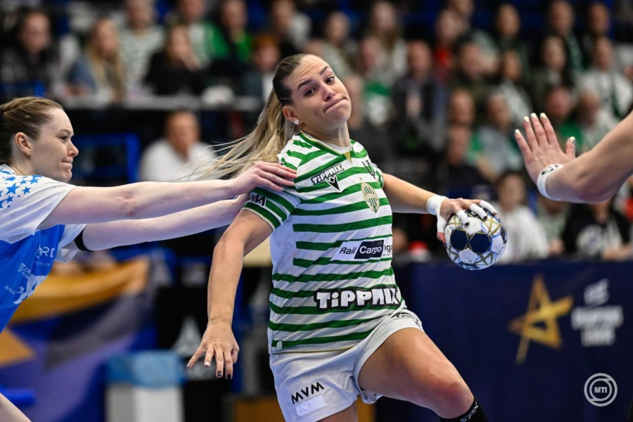 Klujber Katrin, a FTC-Rail Cargo Hungaria (j) és Anne Mette Hansen, a CSM Bucuresti játékosa a női kézilabda Bajnokok Ligája csoportkörében játszott FTC-Rail Cargo Hungaria - CSM Bucuresti mérkőzésen az Érd Arénában 2026. február 14-én. MTI/Vasvári Tamás