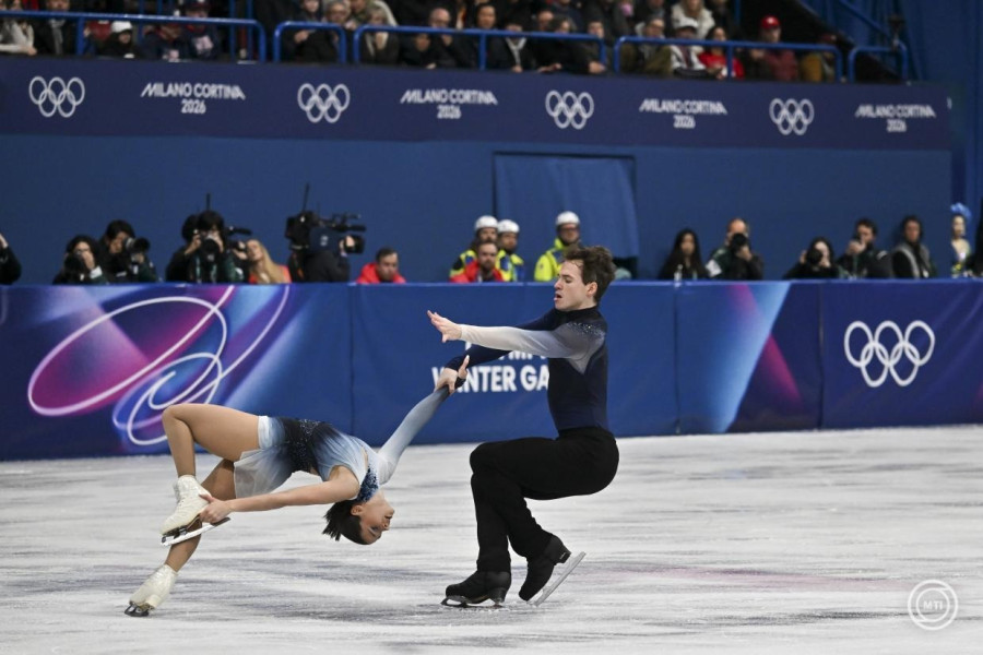 Pavlova Maria és Sviatchenko Alexei a kűrjét mutatja be a műkorcsolyázó párosok versenyében a 2026-os milánói-cortinai téli olimpián az assagói Forum di Milano sportarénában 2026. február 16-án. MTI/Illyés Tibor