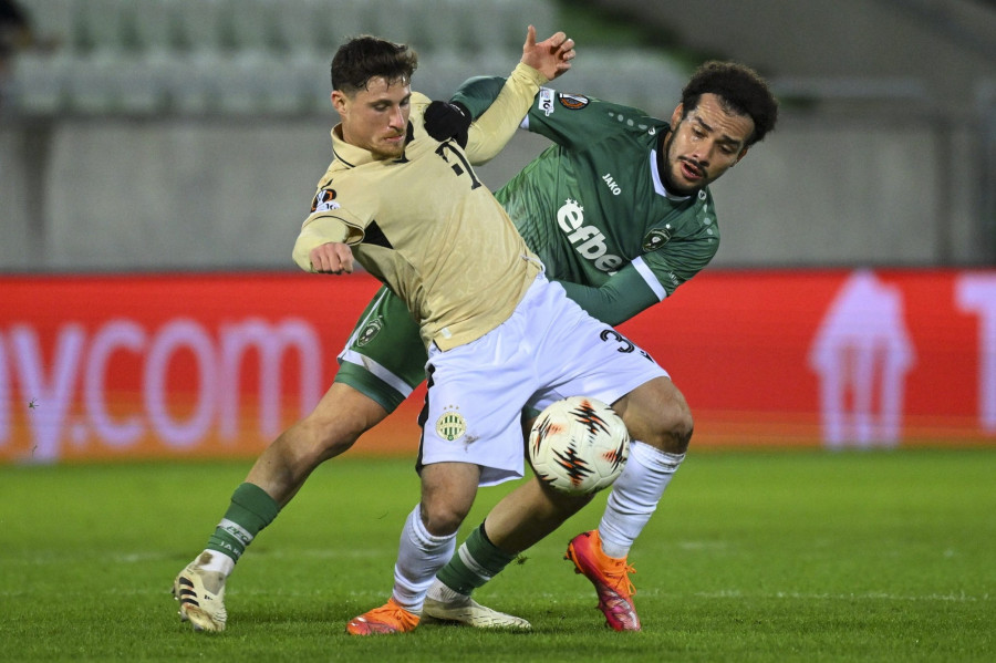 Gavriel Kanikovszki, a Ferencváros (b) és Pedro Naressi, a bolgár Ludogorec játékosa a labdarúgó Európa-liga nyolcaddöntõjébe jutásért játszott PFK Ludogorec Razgrad - Ferencvárosi TC mérkõzésen a razgradi Ludogorec Arénában 2026. február 19-én. MTI/Czeglédi Zsolt
