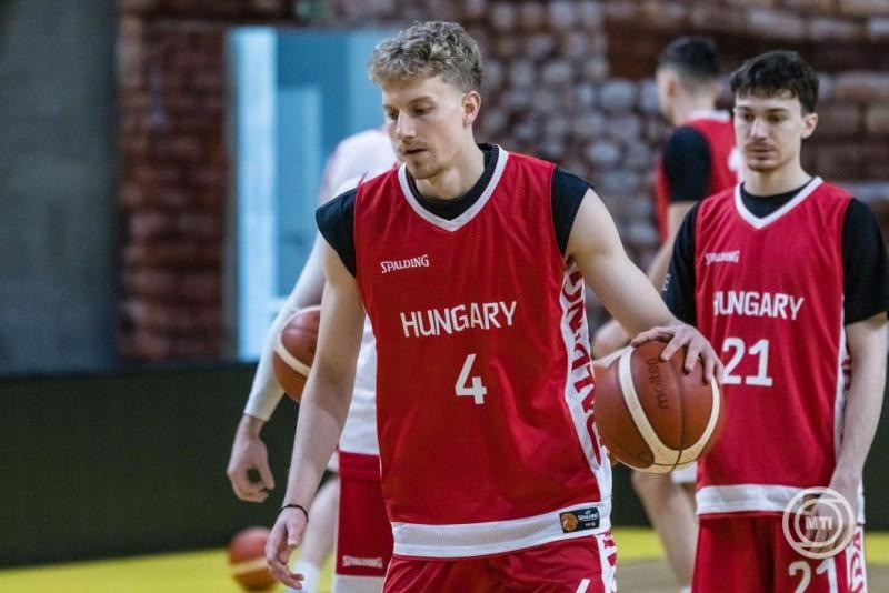 Maronka Zsombor a Franciaország elleni világbajnoki selejtezőkre készülő magyar férfi kosárlabda-válogatott sajtónyilvános edzésén a szombathelyi Schaeffler Arena Savariában 2026. február 24-én. MTI/Katona Tibor