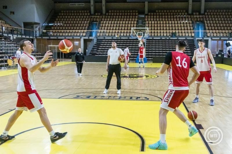 A Franciaország elleni világbajnoki selejtezőkre készülő magyar férfi kosárlabda-válogatott sajtónyilvános edzése a szombathelyi Schaeffler Arena Savariában 2026. február 24-én. MTI/Katona Tibor