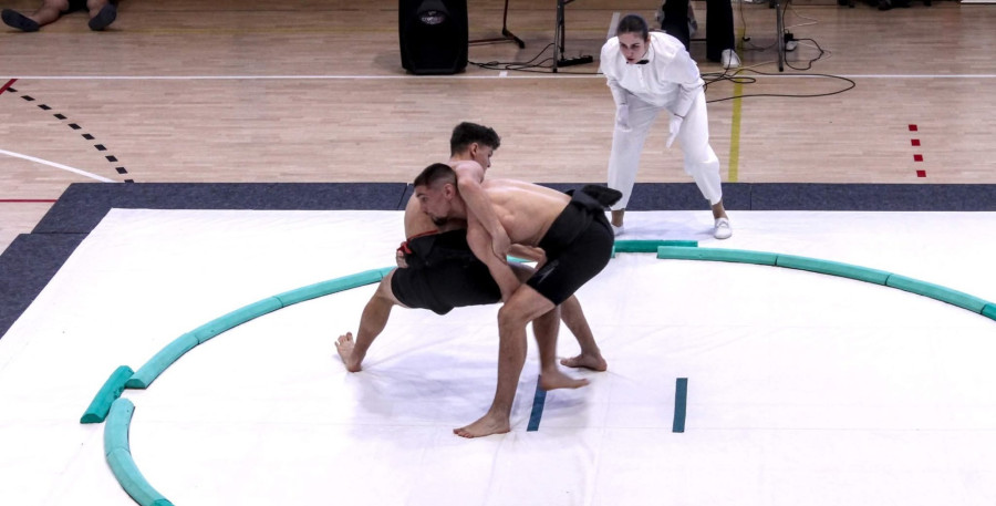 Jámbor Levente (háttal) aranyérmet szerzett - Fotó: Egri Bálint / szumo.info