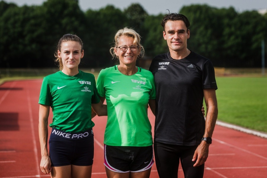 Stupián Anikó (középen) is bizakodó