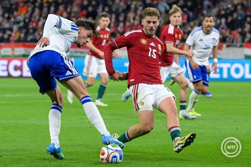 Dárdai Márton (j) és a görög Konsztantinosz Kulierakisz a Magyarország - Görögország barátságos labdarúgó-mérkőzésen a Puskás Arénában 2026. március 31-én. MTI/Szigetváry Zsolt