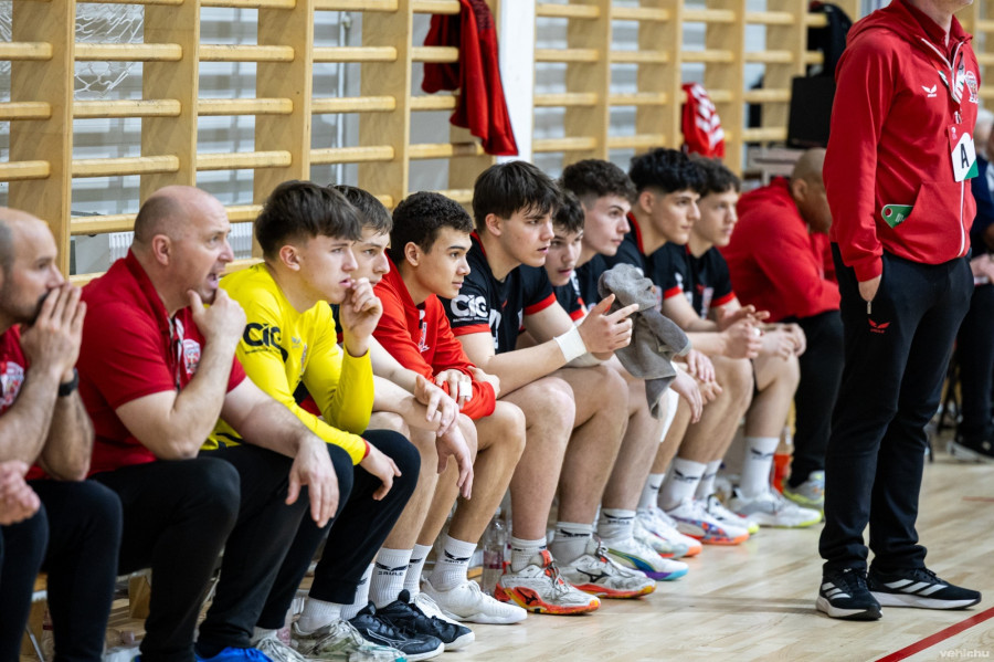 Férfi kézilabda NB I/B: alulmaradtak a veszprémi csapatok (archív fénykép)