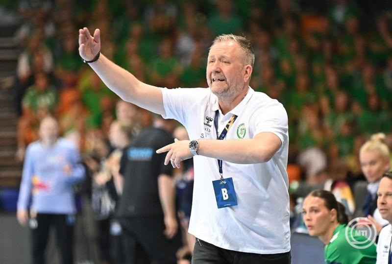 Győr, 2026. április 25. Per Johansson, a Győr vezetőedzője  a női kézilabda Bajnokok Ligája negyeddöntőjének visszavágóján játszott Győri Audi ETO KC - Odense HB mérkőzésen a győri Audi Arénában 2026. április 25-én. MTI/Krizsán Csaba