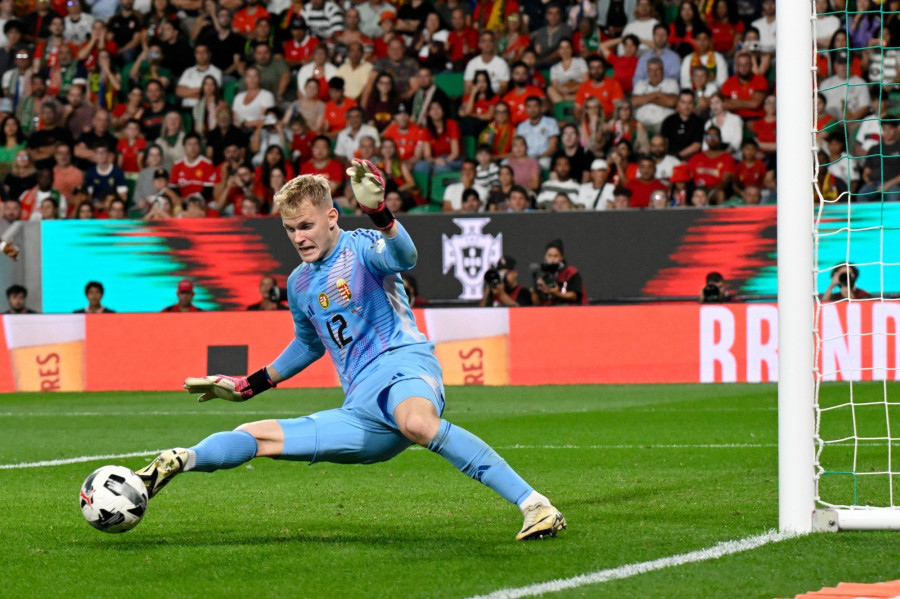 Tóth Balázs kapus véd a Portugália - Magyarország labdarúgó világbajnoki selejtezõ mérkõzésen a lisszaboni Estádio José Alvalade stadionban 2025. október 14-én. MTI/Szigetváry Zsolt