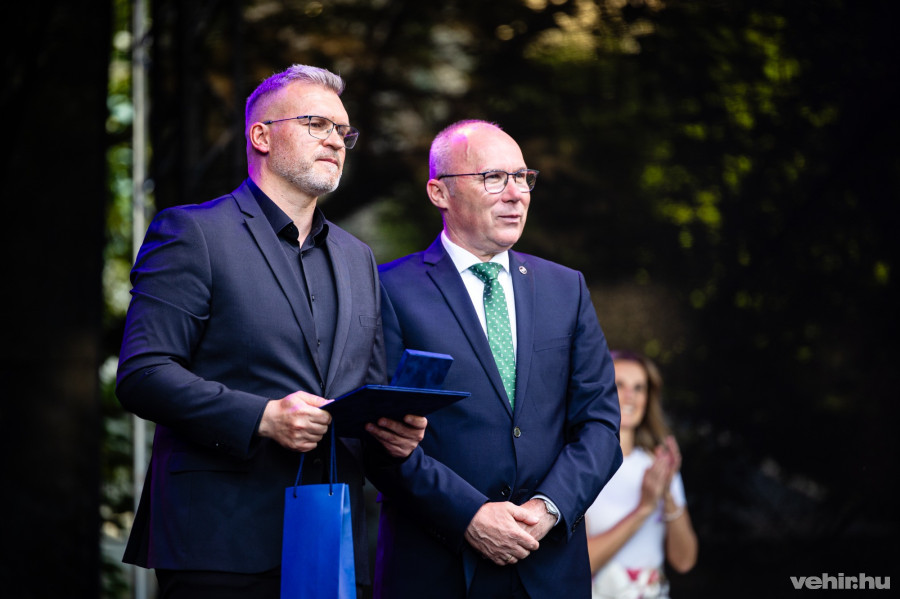 dr. Szoboszlai András és Porga Gyula polgármester