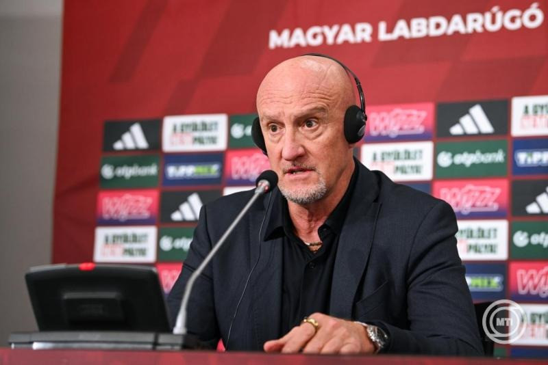 Marco Rossi szövetségi kapitány a magyar labdarúgó-válogatott kerethirdető sajtótájékoztatóján az MLSZ Telki Edzőközpontjában 2026. május 12-én. Öt újonc került be a magyar labdarúgó-válogatott idei második keretébe. A magyar válogatott Finnországgal játszik barátságos mérkőzést június 5-én a Puskás Arénában, majd június 9-én Kazahsztán ellen edzőmeccset Debrecenben. MTI/Purger Tamás