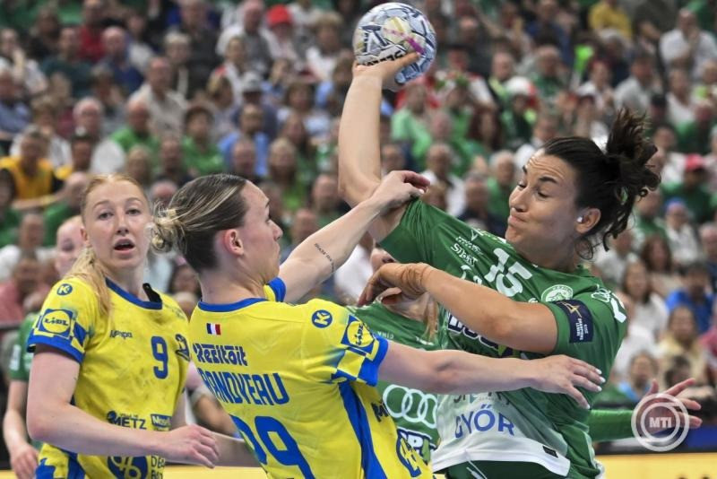 Tjasa Stanko, a Győr (j) és Léna Grandveau, a Metz játékosa a női kézilabda Bajnokok Ligája döntőjében játszott Győri Audi ETO KC - Metz HB mérkőzésen a budapesti MVM Dome-ban 2026. június 7-én. MTI/Illyés Tibor