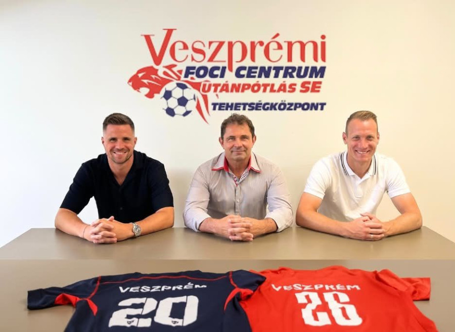 Novothny Soma, Szabó Péter sportigazgató és Lang Ádám - Fotó: veszpremuse.hu